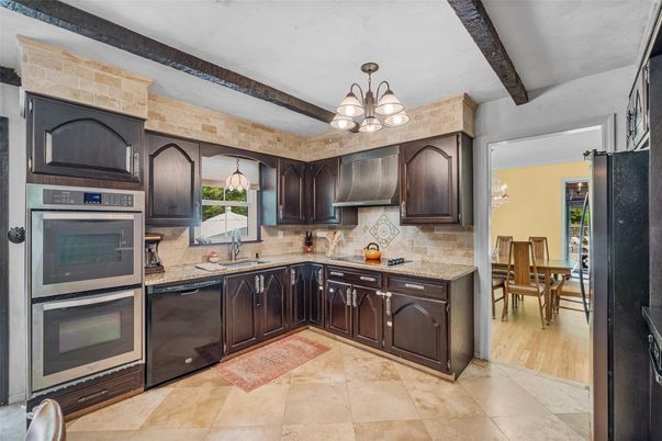 Chandelier, Dining room, Interior, Kitchen, Stainless Steel Appliances, Wooden Beams, Wood Texture Flooring