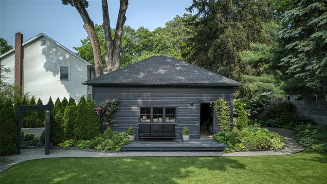 Backyard, Exterior, Facade, Queen Anne Victorian