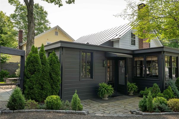 Exterior, Facade, Farmhouse