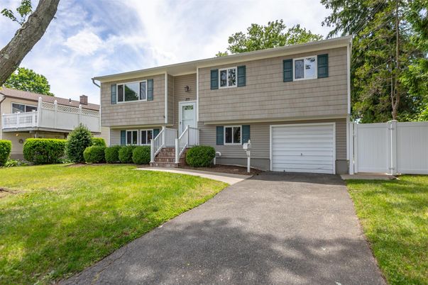 Attached, Exterior, Facade, Raised Ranch