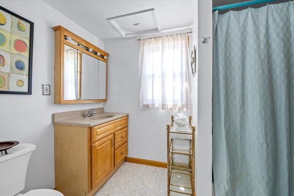 Bathroom, Interior, Recessed Lighting