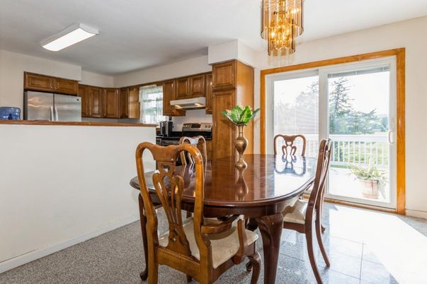Chandelier, Dining room, Interior, Kitchen, Stainless Steel Appliances