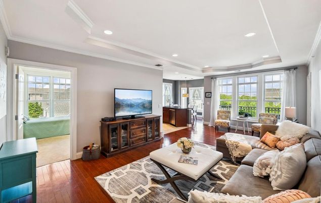 Interior, Living room, Recessed Lighting, Wood Texture Flooring