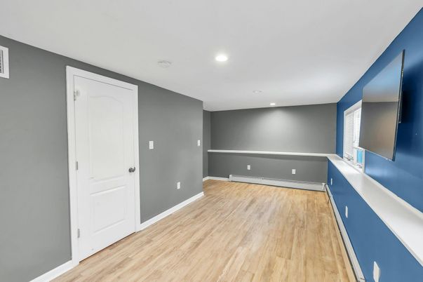 Empty room, Interior, Recessed Lighting, Wood Texture Flooring