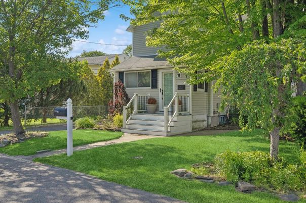 Backyard, Exterior, Facade, American Foursquare