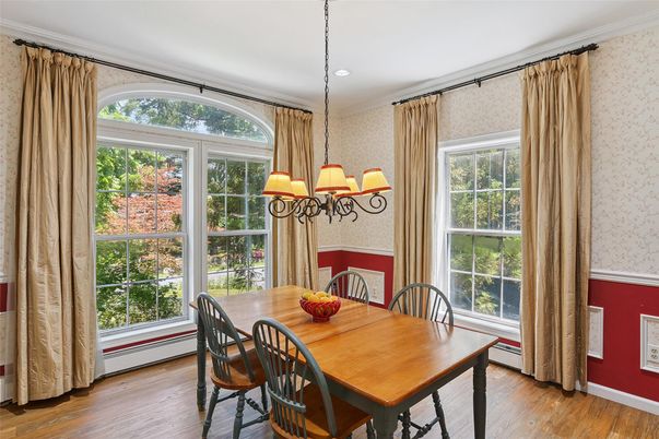 Chandelier, Dining room, Interior, Recessed Lighting, Wood Texture Flooring