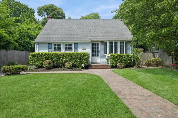 Exterior, Facade, Cape Cod