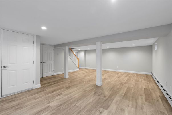 Empty room, Interior, Recessed Lighting, Wood Texture Flooring
