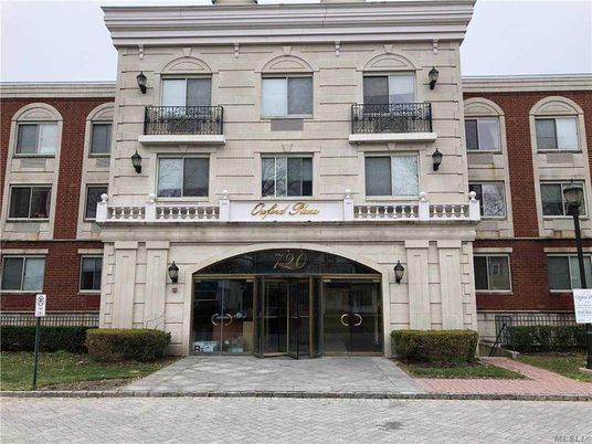 Exterior, Facade, Brick Facade, Rowhouse
