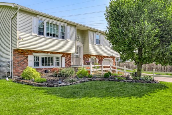 Attached, Exterior, Facade, Brick Facade, Raised Ranch