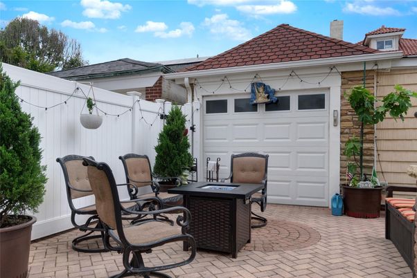 Detached Garage, Exterior