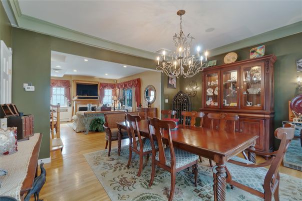 Chandelier, Dining room, Interior, Recessed Lighting, Wood Texture Flooring