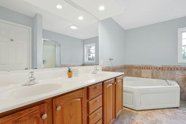 Bathroom, Dual Sink Vanities, Interior, Recessed Lighting