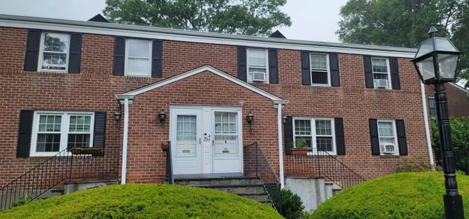 Exterior, Facade, Brick Facade, Georgian