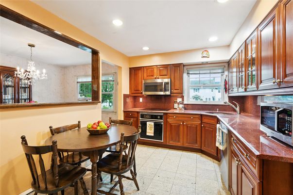 Chandelier, Dining room, Interior, Kitchen, Recessed Lighting, Stainless Steel Appliances