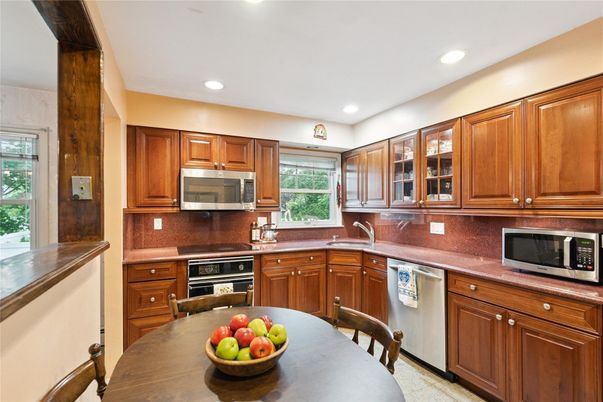 Dining room, Interior, Kitchen, Recessed Lighting, Stainless Steel Appliances