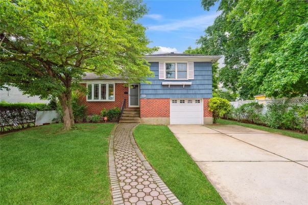 Attached, Exterior, Facade, Brick Facade, Raised Ranch