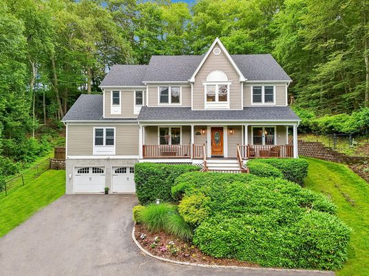 Attached, Exterior, Facade, Farmhouse