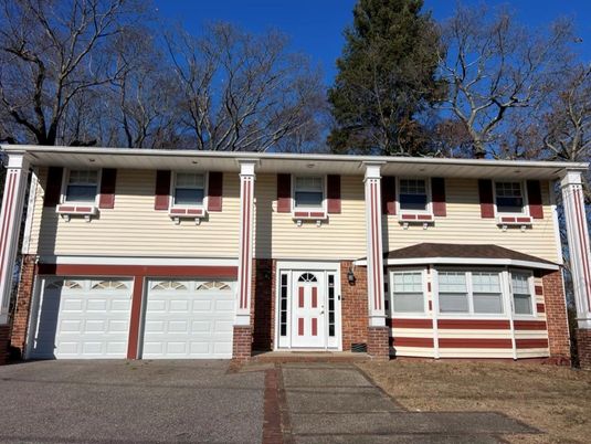 Attached, Exterior, Facade, Brick Facade, Raised Ranch
