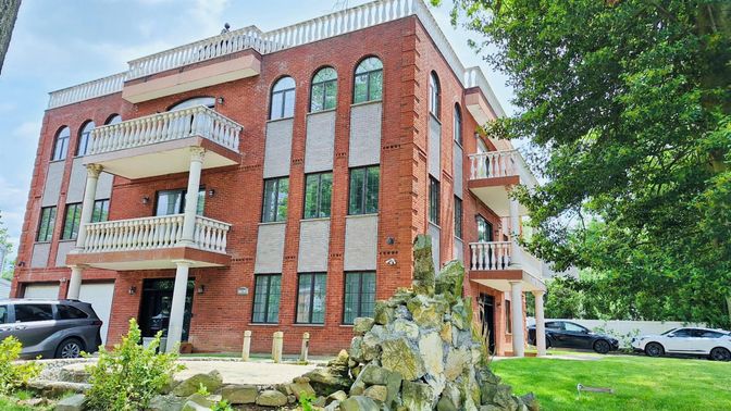 Exterior, Facade, Brick Facade, Rowhouse
