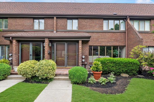 Exterior, Facade, Brick Facade, Rowhouse