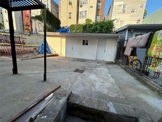 Detached Garage, Exterior