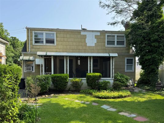 Exterior, Facade, American Foursquare