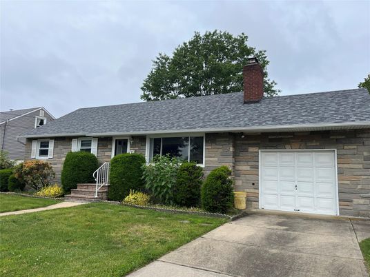 Attached, Exterior, Facade, Ranch