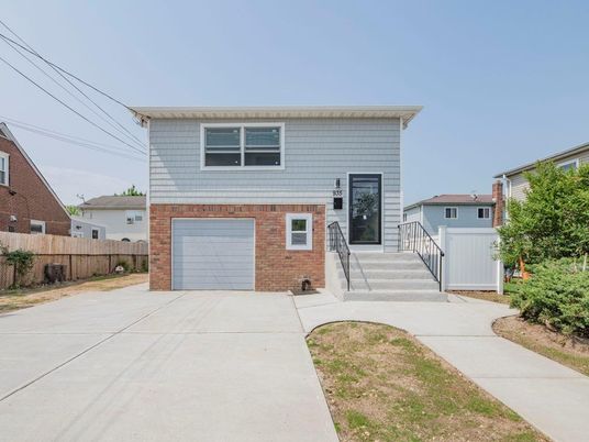 Attached, Exterior, Facade, Brick Facade, Raised Ranch