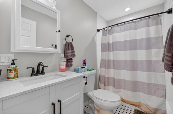 Bathroom, Interior, Recessed Lighting