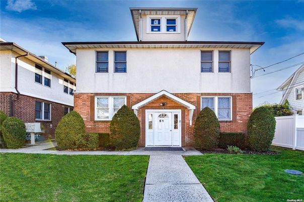 Exterior, Facade, Brick Facade, American Foursquare