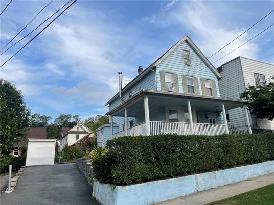 Exterior, Facade, Queen Anne Victorian