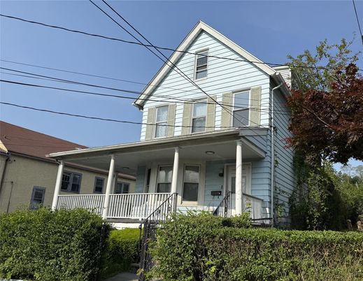 Exterior, Facade, Queen Anne Victorian