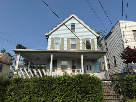 Exterior, Facade, Queen Anne Victorian
