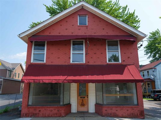 Exterior, Facade, Brick Facade, Queen Anne Victorian