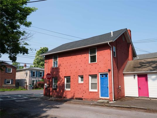 Exterior, Facade, Brick Facade, Georgian