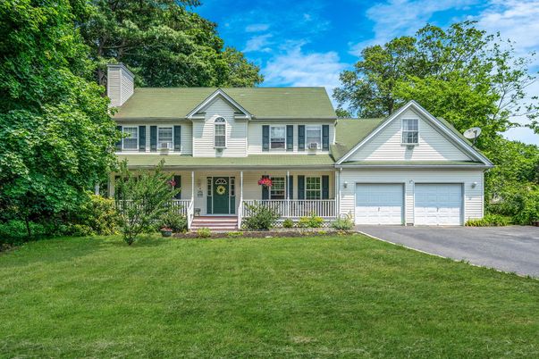 Attached, Exterior, Facade, Farmhouse