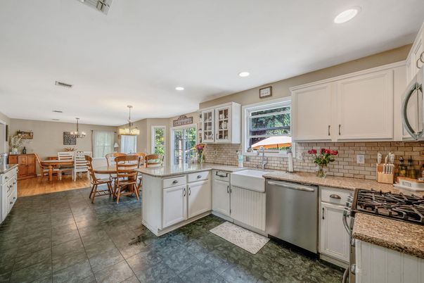 Chandelier, Dining room, Interior, Kitchen, Recessed Lighting