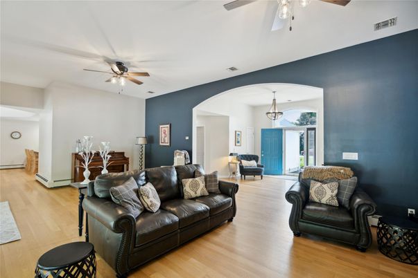 Interior, Living room, Pendant Lights, Wood Texture Flooring