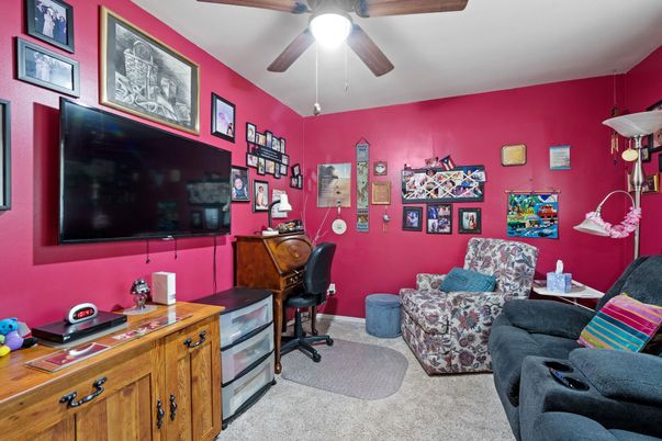 Home Office, Interior