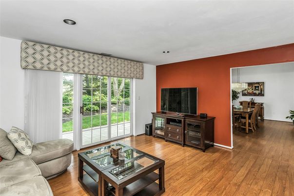Chandelier, Dining room, Interior, Living room, Recessed Lighting, Wood Texture Flooring