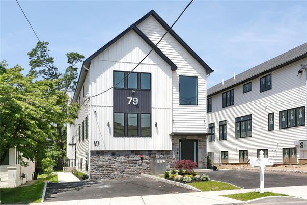 Attached, Exterior, Facade, Farmhouse