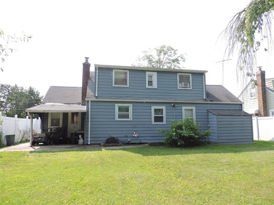 Backyard, Exterior, Facade, Split Level