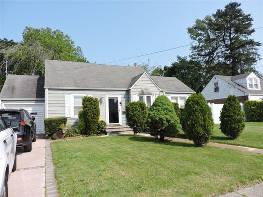 Exterior, Facade, Cape Cod