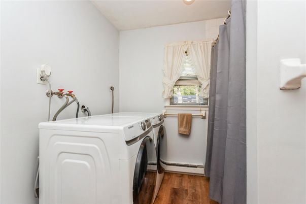 Interior, Washer, Wood Texture Flooring