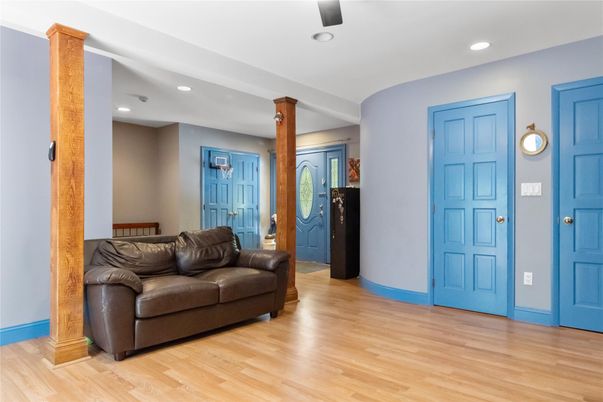 Interior, Recessed Lighting, Washer, Wood Texture Flooring