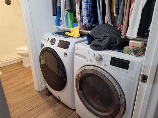 Interior, Utility Closets, Washer, Wood Texture Flooring