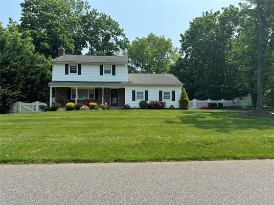 Backyard, Exterior, Facade, Split Level