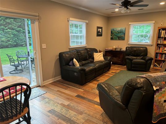 Interior, Living room, Recessed Lighting, Wood Texture Flooring
