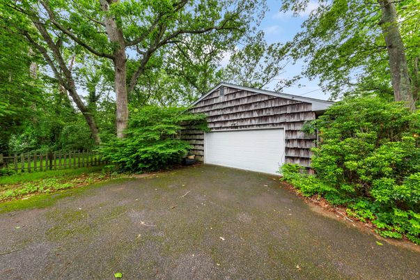 Detached Garage, Exterior